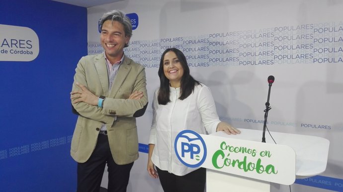 Andrés Lorite y Beatriz Jurado en la sede del PP de Córdoba