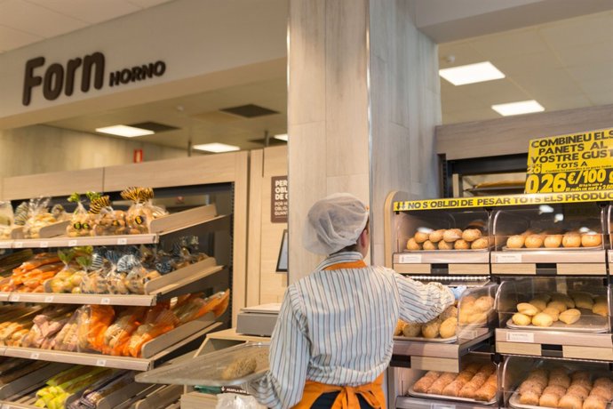Treballadora en un supermercat Mercadona
