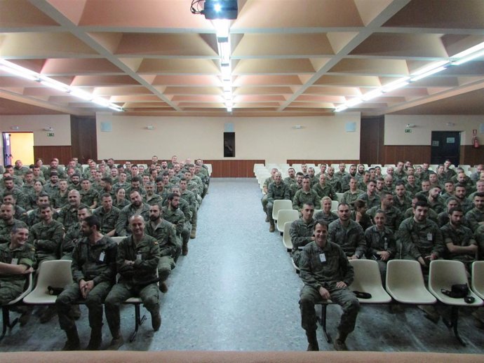 Militares asistentes a la conferencia