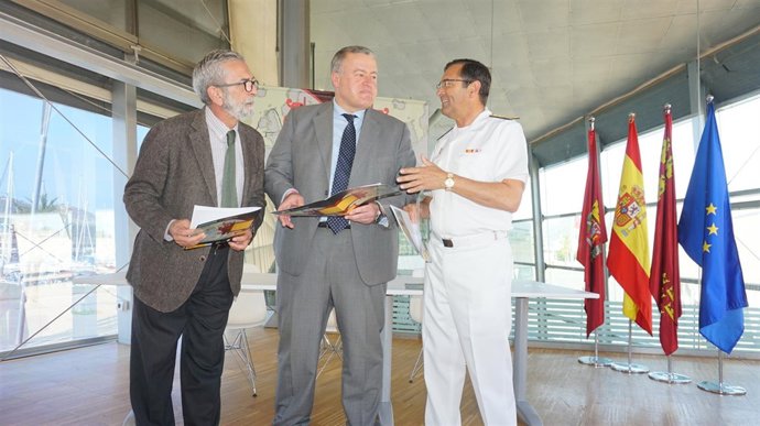 Francisco Bernabé acompañado de Iván Negueruela y Manuel de la Puente  