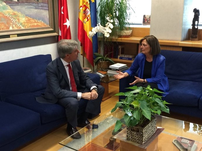 Garrido y Adrados en una reunión tras la ronda de contactos