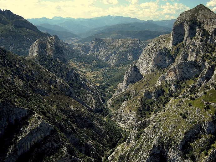 Desfiladero de la Hermida                       