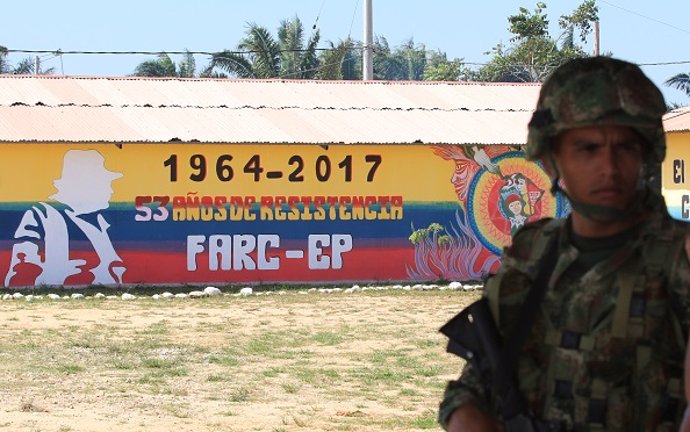 Muro con promoción de la FARC y militar en Colombia