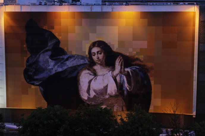 Inmaculada de grandes dimensiones en homenaje a Murillo en Sevilla