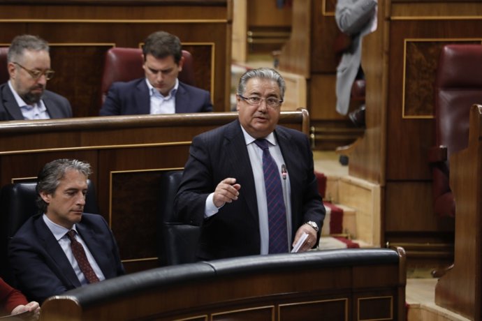 Zoido interviene en la sesión de control al Gobierno en el Congreso