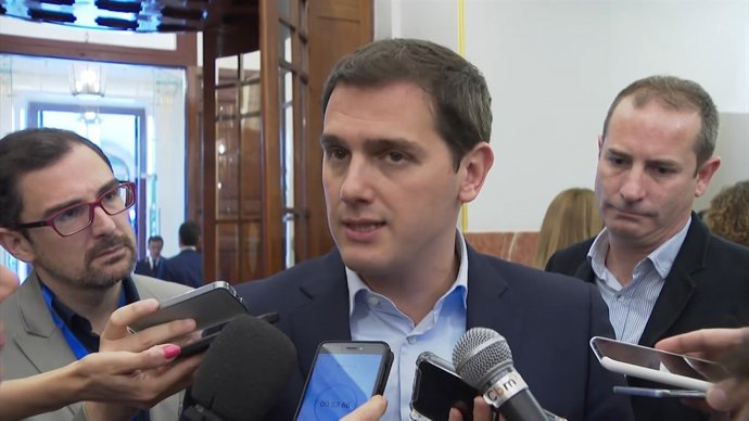 Albert Rivera en els passadissos del Congrés dels Diputats