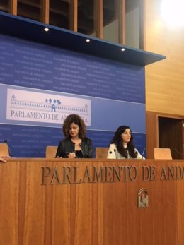 Esperanza Gómez y Libertad Benítez, de Podemos Andalucía, en rueda de prensa