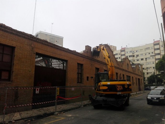 Arranca el derribo de las naves de Aníbal González