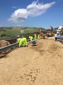 Operarios arreglan A-7075 villanueva de la concepción vía lluvias