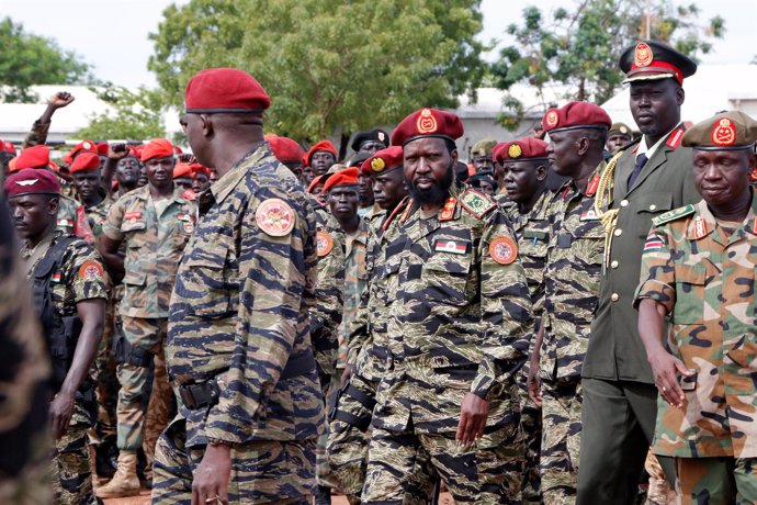 Salva Kiir en una ceremonia militar
