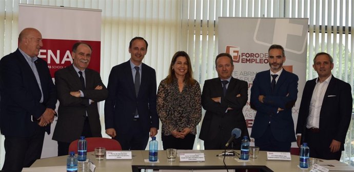  Javier Celdrán, Tercero Por La Derecha, En El Foro De Empleo