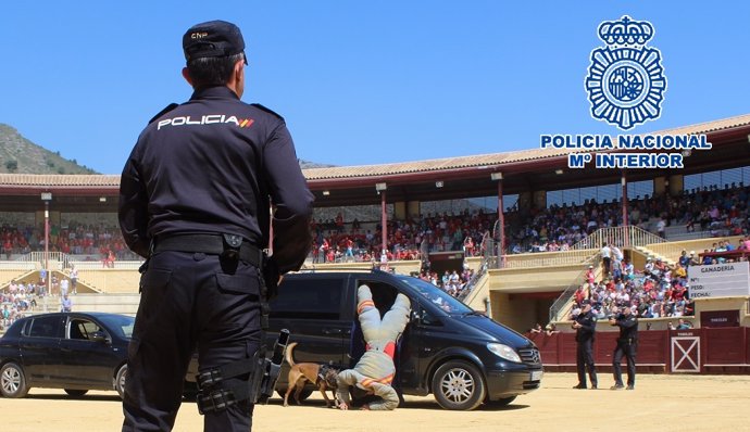 Policía Nacional Nota De Prensa Y Fotos "Más De 3.400 Escolares Asisten A La Exh