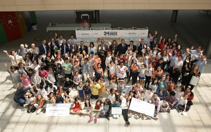 Estudiantes participantes en el concurso escolar de la ONCE