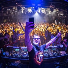 [Grupoculturacat] Fwd: [Gruposocietatcat] Invitació Gianluca Vacchi En Barcelon