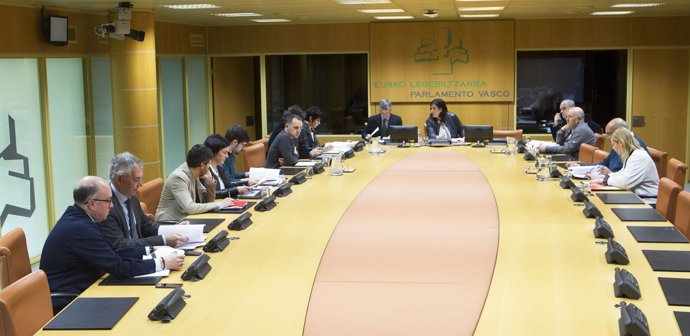 Reunión de la ponencia de autogibierno del Parlamento Vasco
