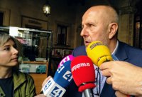 Ensenyat y Noguera muestran su apoyo a los trabajadores a quienes han suspendido la carrera profesional