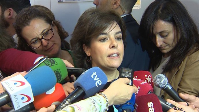 Sáenz de Santamaría acude a un desayuno informativo