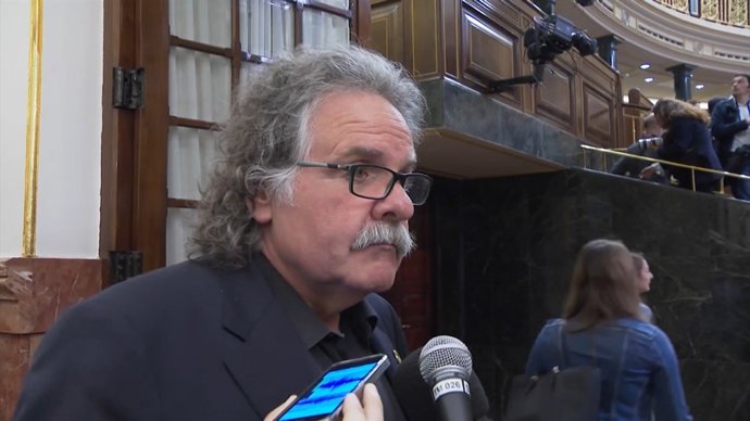 Joan Tardà en els passadissos del Congrés dels Diputats