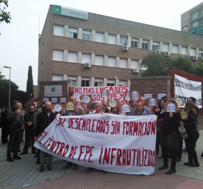Protesta en el centro de Formación para el Empleo de Cartuja