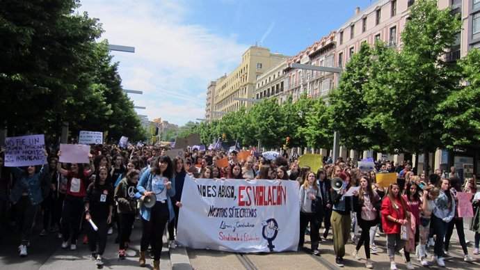 Estudiantes se manifiestan en Zaragoza en contra de la sentencia de La Manada