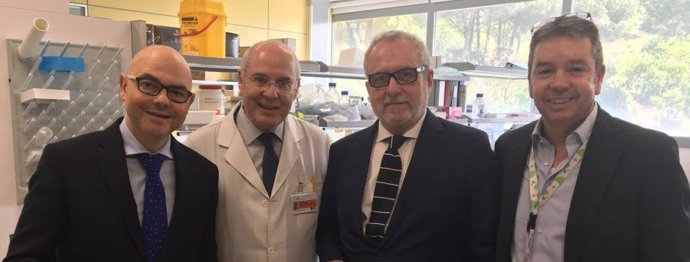 Acofarma visita el Insittuto de Investigación contra la Leucemia Jose Carreras