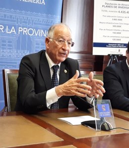 Gabriel Amat, presidente de la Diputación, responde a las críticas de Cantoria.
