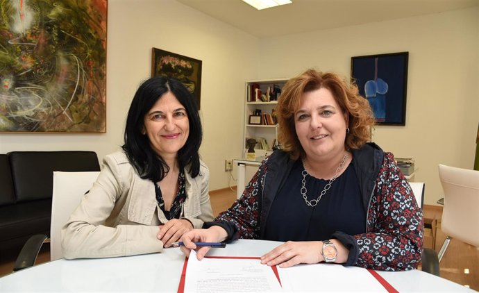 La directora del Patronato Lorca, Inmaculada López, y la diputada Fátima Gómez