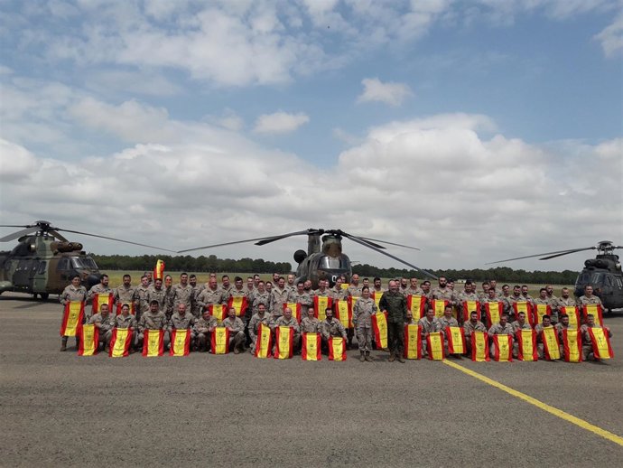 Foto de familia de militares españoles antes de partir a Irak