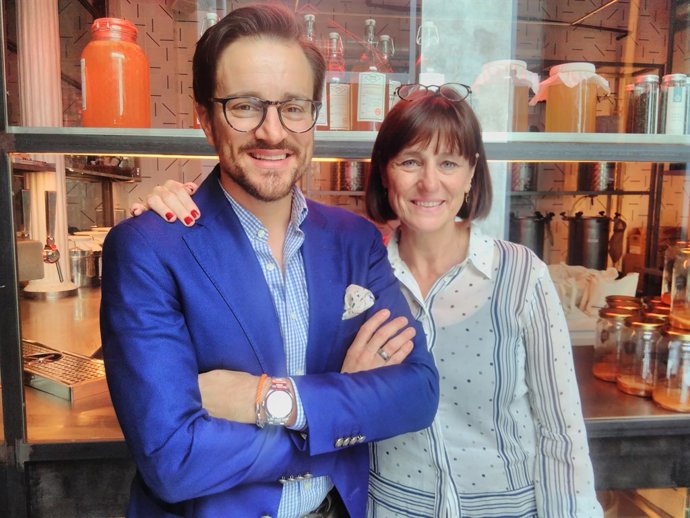 La xef Teresa Carles al costat del seu fill, l'empresari Jordi Barri