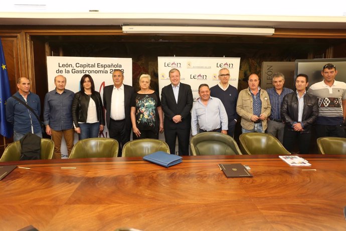 Firmantes del Plan de Formación del Ayuntamiento de León 10-05-2018
