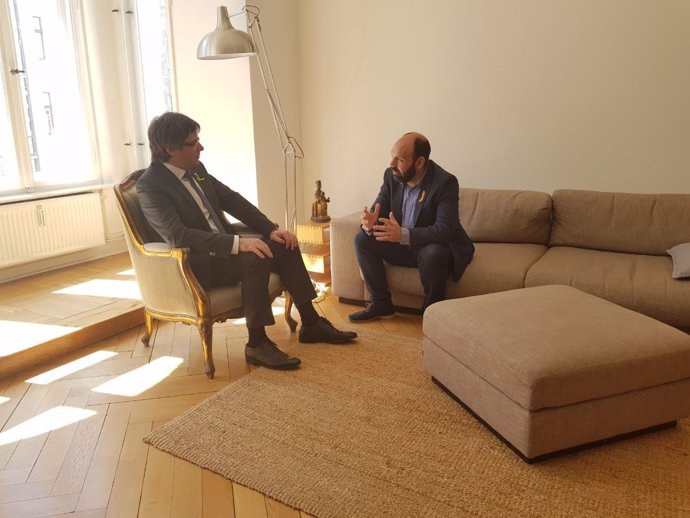 Carles Puigdemont y Marcel Mauri (Òmnium) en una reunión en Berlín