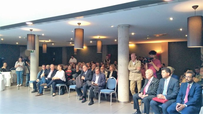 Picardo y el alcalde de La Línea en unas jornadas