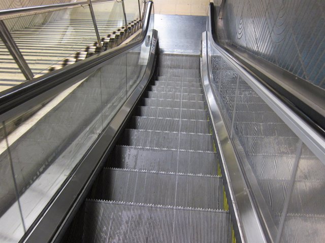 Escaleras y escaleras mecánicas, accesibilidad, movilidad