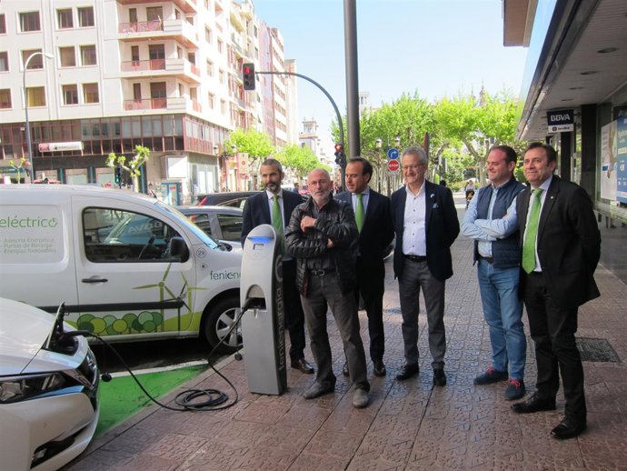 Presentación primer punto de recarga vehículos eléctricos