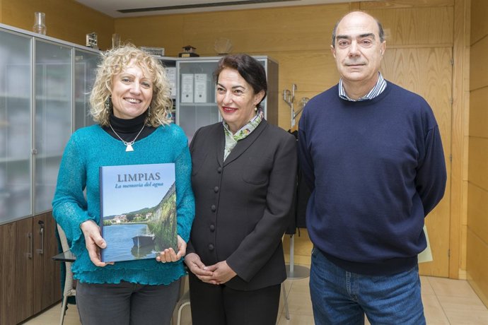 Tezanos y alcaldesa Limpias