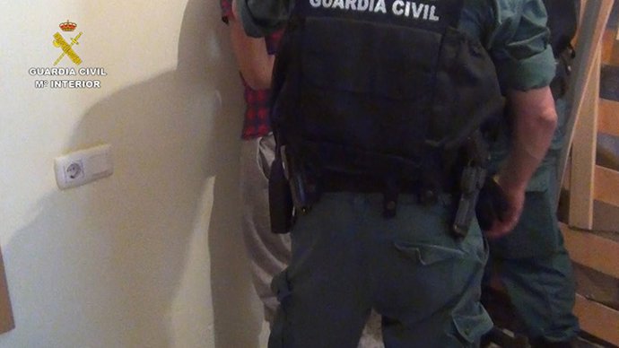 Imagen de la intervención de la Guardia Civil para desarticular la red