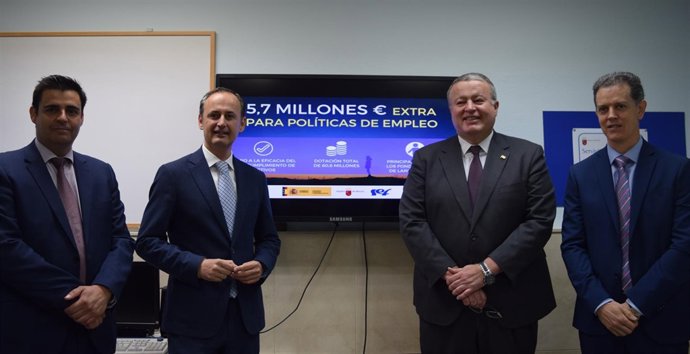 Celdrán y Bernabé, en el centro, informan sobre los fondos adicionales