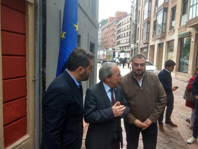 Jonás Fernández, Wenceslao López y Adrián Barbón.