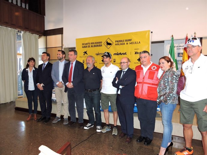Presentación iniciativa solidaria recorre málaga melilla paddle surf 