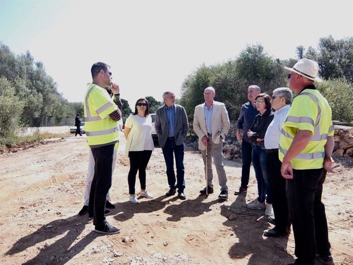 Mercedes Garrido visita las obras de la carretera de S'Estanyol