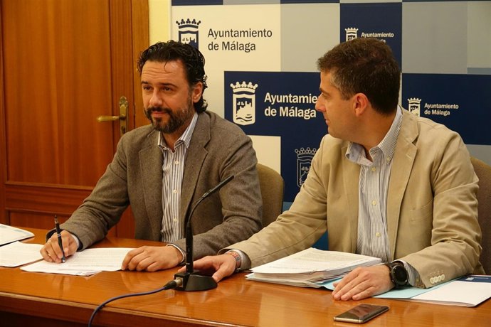 Raúl Jiménez concejal de Derechos Sociales junto a Carlos Conde Portavoz 