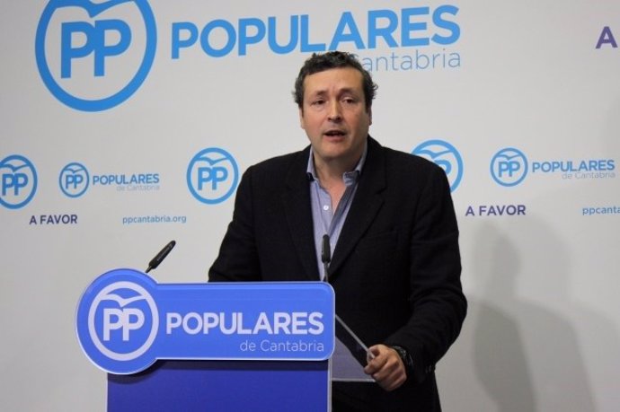 El portavoz del PP y diputado regional Iñigo Fernández