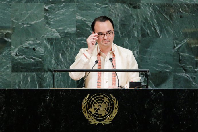 Foto de archivo al ministro de Exteriores de Filipinas, Alan Peter Cayetano.