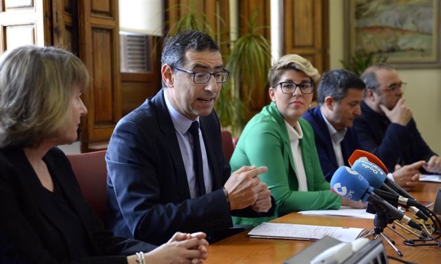 Rector UMU, Luján, junto consejera Arroyo