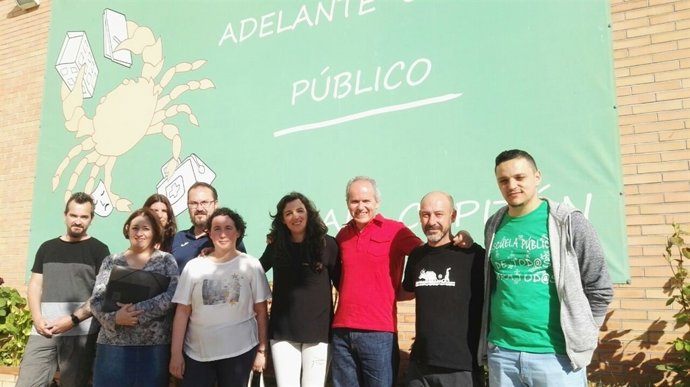 Benítez (centro), tras la presentación