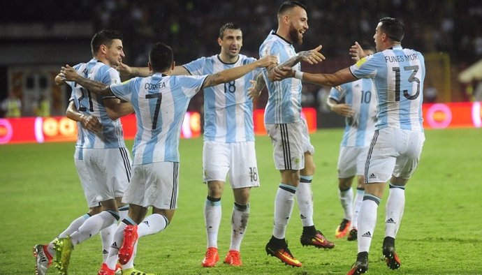 Otamendi celebra su gol con la selección argentina