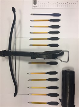 Ballesta requisada en una de las detenciones