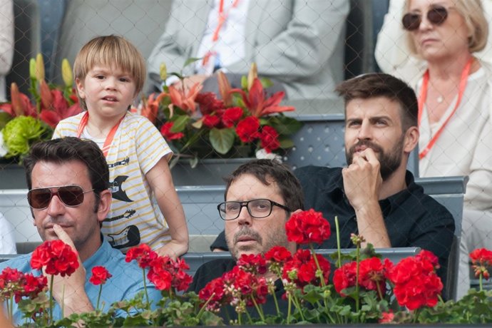 SASHA CON PIQUÉ EN EL TENIS