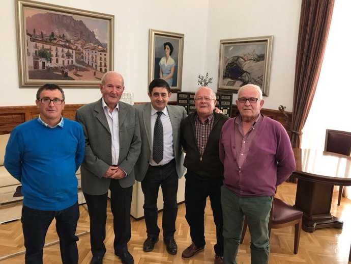 El presidente con la Asociación Rondalla de Jubilados de Albanchez de Mágina 