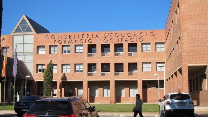 Fachada de la Conselleria de Educación
